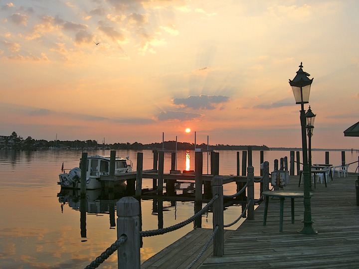 123 Groupers' restaurant dock