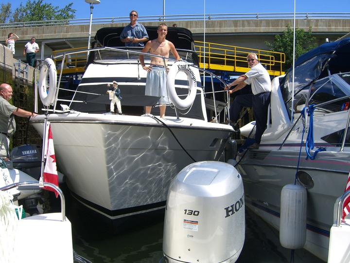 40 Squeezed in at the Buckhorn Lock